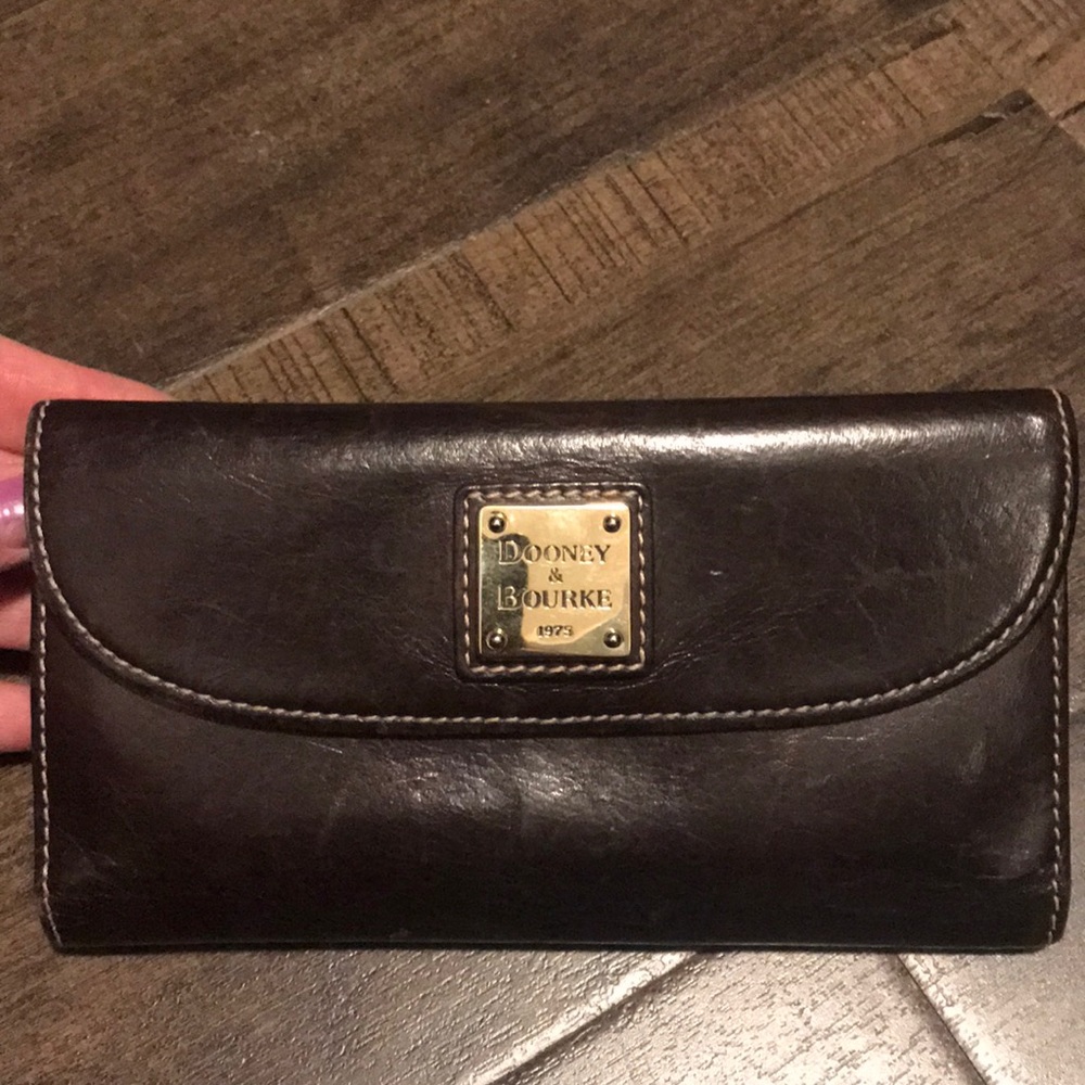 Dooney & Bourke wallet